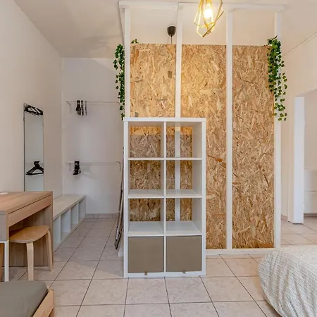 3 Appts - 3 A 7 Lits - Parfait 6 A 10 Pers - Max 29 Pers - 1 Immeuble - Convivialite, Rentabilite ------ English - 3 Apts - 3 To 7 Beds - Ideal For 6 To 10 Guests - Up To 29 - Same Building -- Cattenom Hettange-Grande Exterior photo