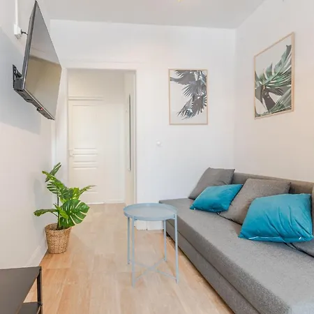 3 Appts - 3 A 7 Lits - Parfait 6 A 10 Pers - Max 29 Pers - 1 Immeuble - Convivialite, Rentabilite ------ English - 3 Apts - 3 To 7 Beds - Ideal For 6 To 10 Guests - Up To 29 - Same Building -- Cattenom Hettange-Grande Exterior photo