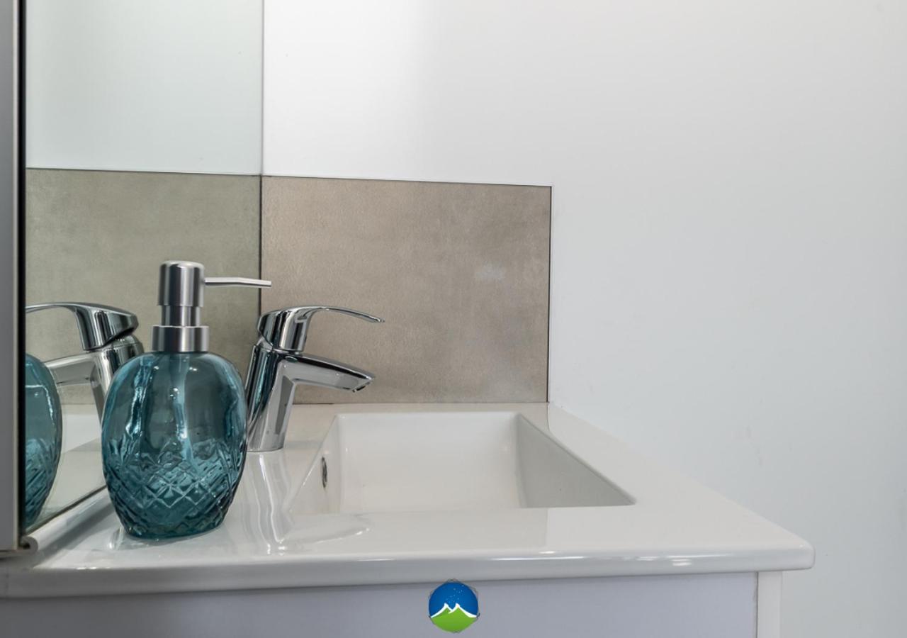 3 Appts - 3 A 7 Lits - Parfait 6 A 10 Pers - Max 29 Pers - 1 Immeuble - Convivialite, Rentabilite ------ - 3 Apts - 3 To 7 Beds - Ideal For 6 To 10 Guests - Up To 29 - Same Building -- Cattenom * Hettange-Grande